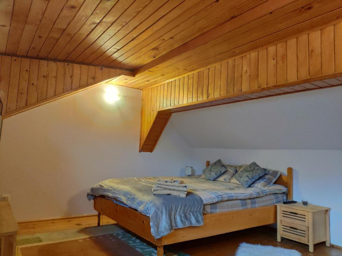 Cozy Loft At Teleferic Lägenhet Sinaia Exteriör bild